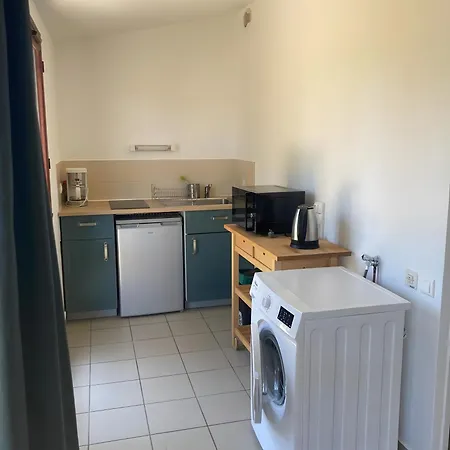 Joli Rouge Au Bord Du